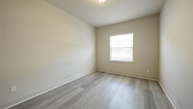 Building Photo - 2745 Troutt Dr