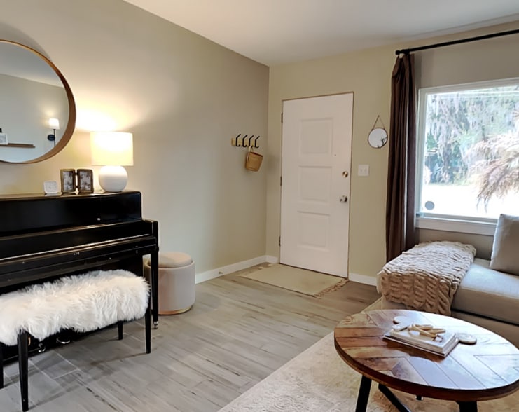 Building Photo - 612 Ridgewood St