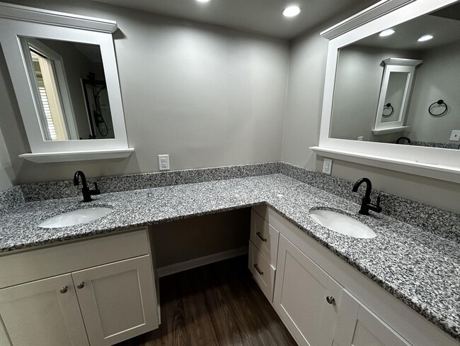 Building Photo - 101 E Lewis Rd