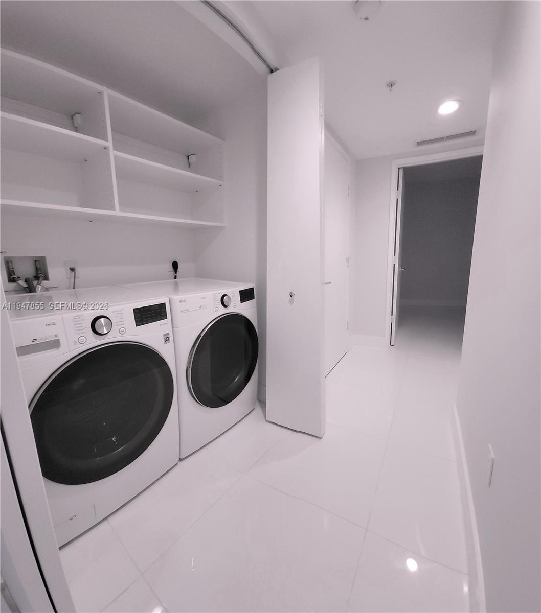 Building Photo - 250 Sunny Isles Blvd