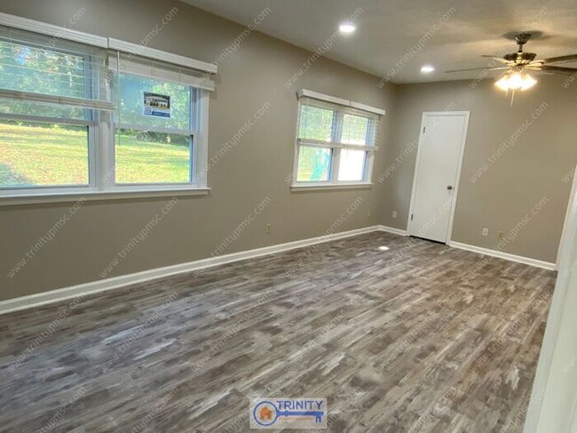 Building Photo - WOW!! Your new home awaits! Ask about our ...