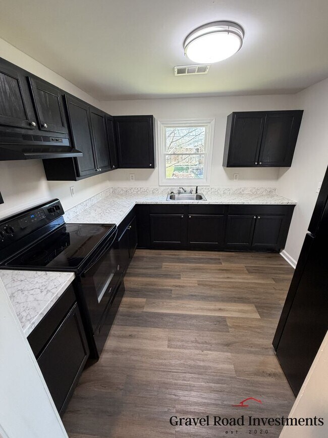 Building Photo - Beautifully Remodeled 3-Bedroom, 1-Bathroom House