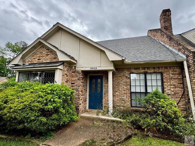 Building Photo - 4/2.5 PG Townhouse Available