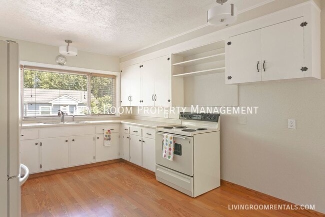 Building Photo - 6738 NE 22nd Ave