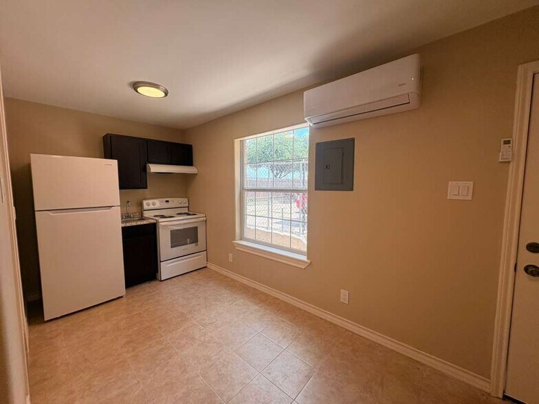 Building Photo - 4018 San Agustin Ave
