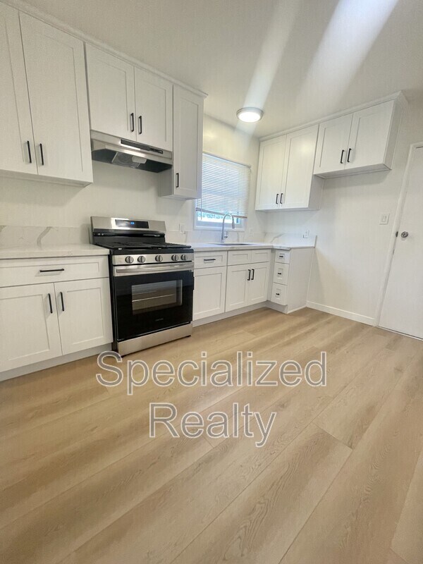 Building Photo - 500 Hill Dr