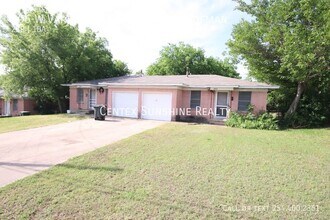 Building Photo - 206 W Vardeman Ave