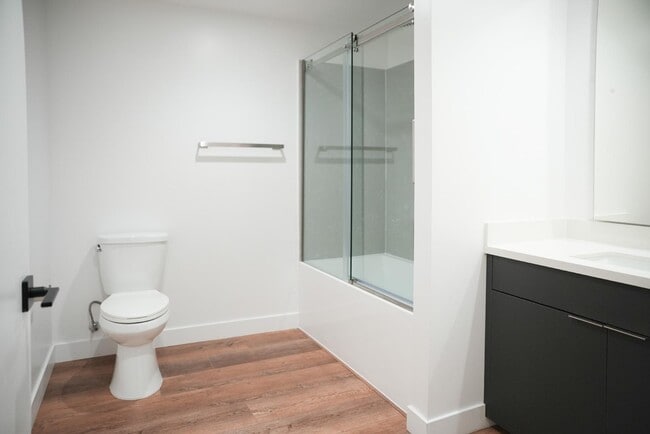 Building Photo - 8940 Reseda Blvd