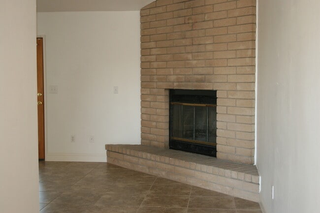 Building Photo - BEAUTIFUL 3bd 2ba South Bakersfield W/POOL!!