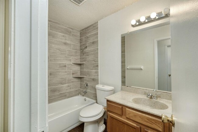 Building Photo - 1304 Garden Path Cove