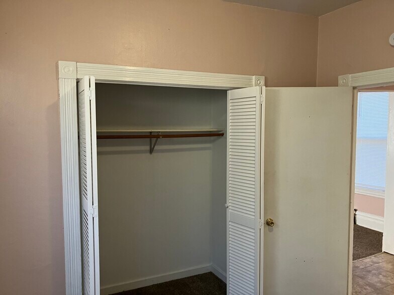 Building Photo - 1003 3rd St S