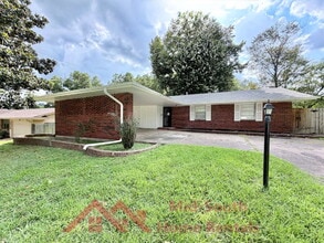 Building Photo - 3831 Hermitage Dr