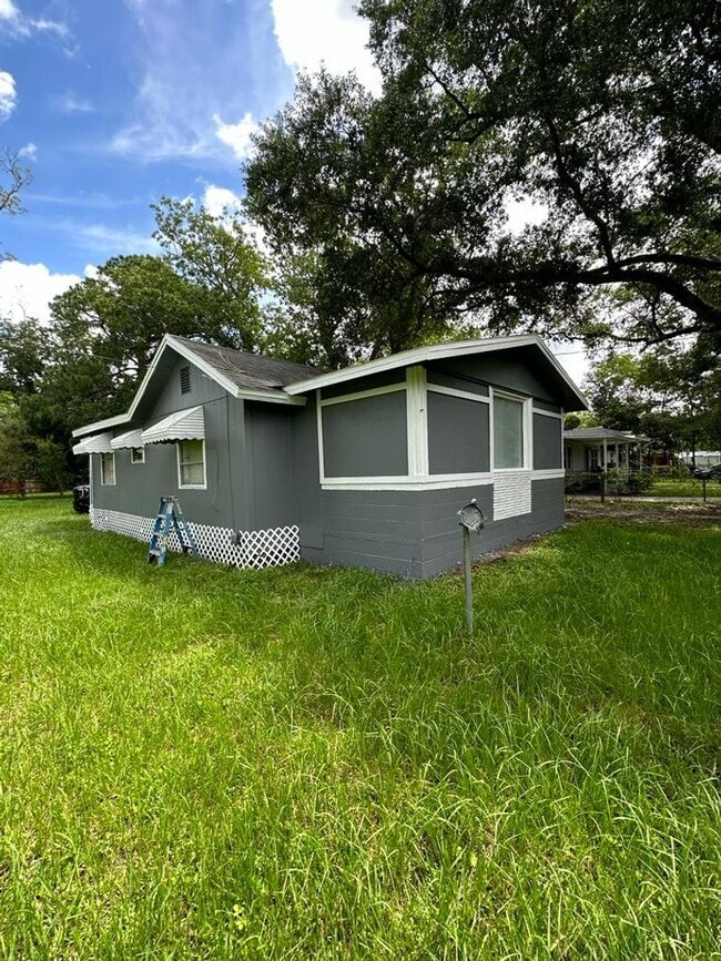 Building Photo - Fully renovated 3/1 Single Family Home ava...