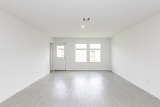Building Photo - 6822 Date Palm Dr