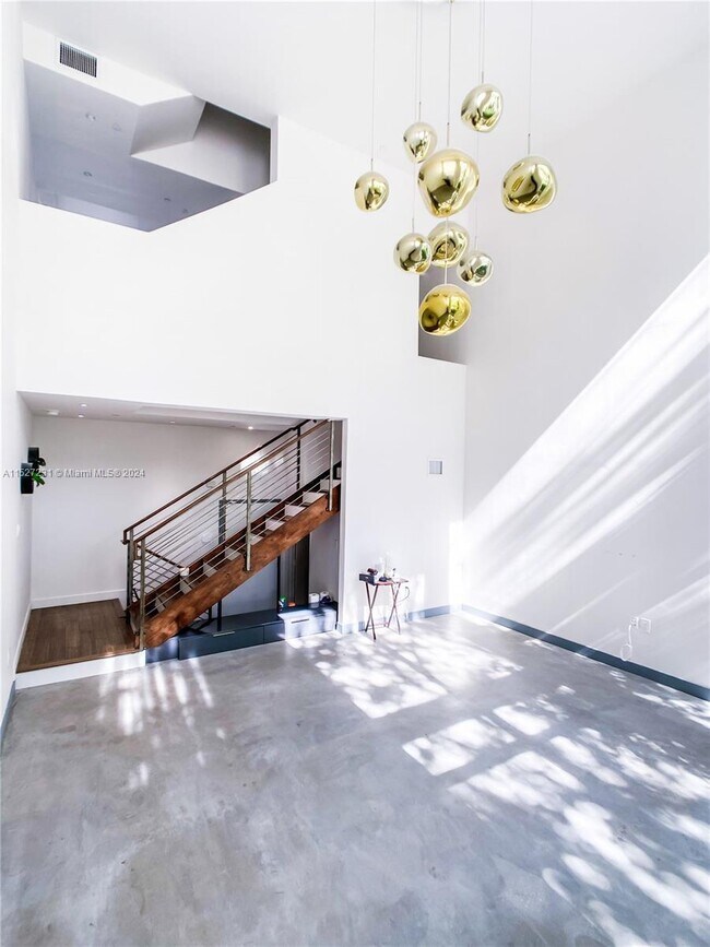 Building Photo - 163 N Shore Dr