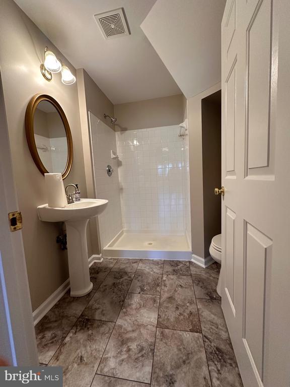 Building Photo - 9400 Birchwood Ct W