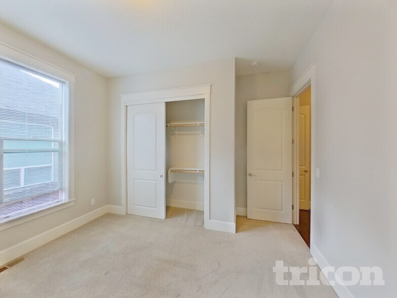 Building Photo - 2604 NE 175th St