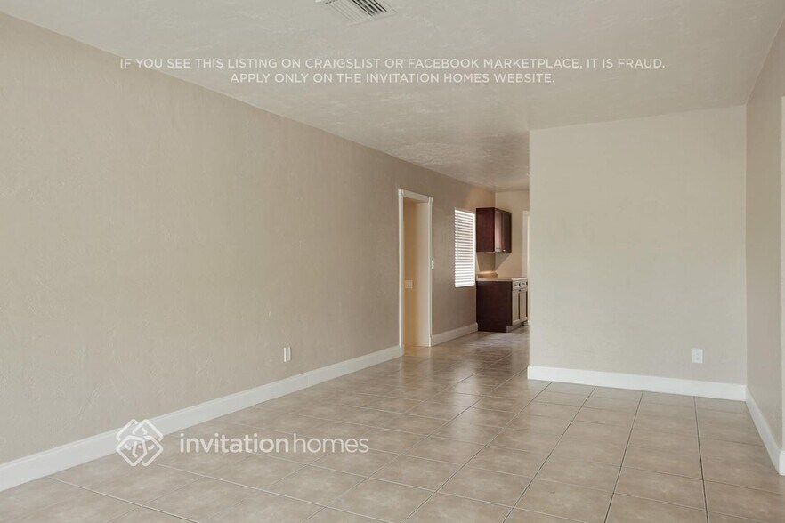 Building Photo - 3207 SW 48th Ave