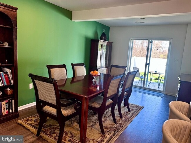 Building Photo - 576 Thumper Dr