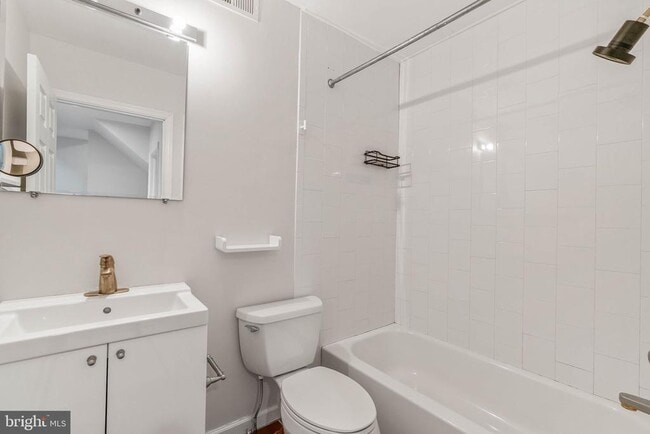 Building Photo - 2322 Wallace St