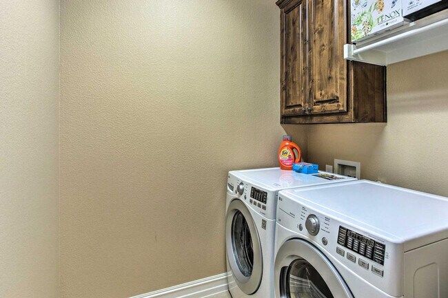 Building Photo - 4745 Durham Dr