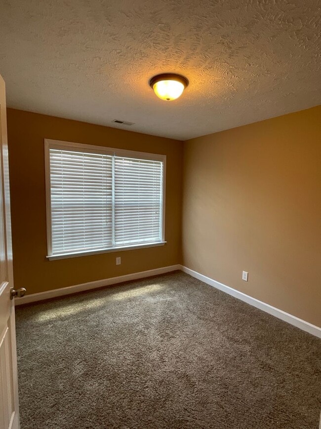 Building Photo - Executive Living!
