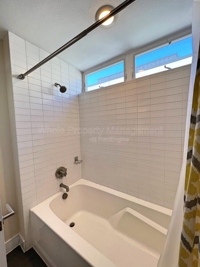 Building Photo - 2403 Bryant St