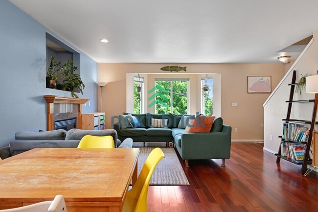 Building Photo - Discover Spacious Comfort: 4-Bedroom Gem with 2.5 Baths