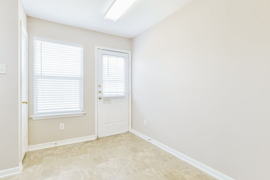 Building Photo - 18918 Brownstone Mills Dr