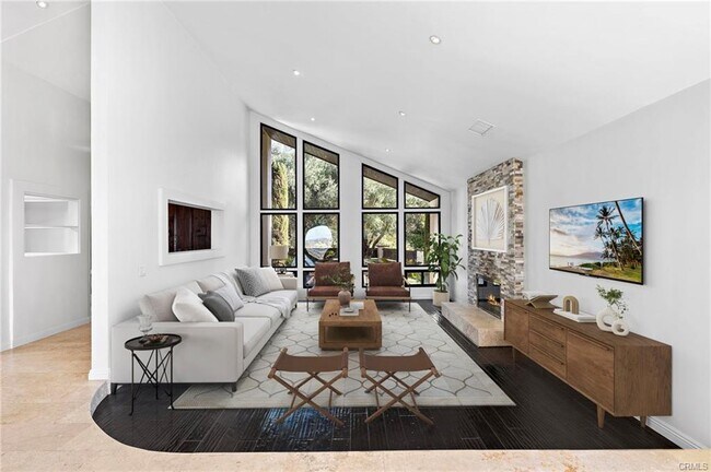 Building Photo - 643 Vista Valinda