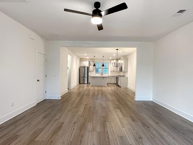 Building Photo - 250 Symphony Ave