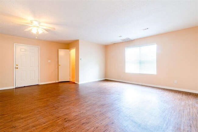 Building Photo - 2527 Colonial Ridge Dr