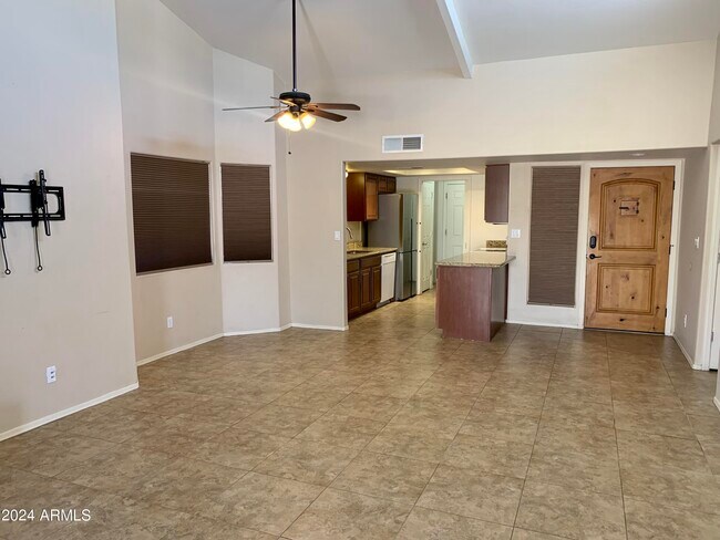 Building Photo - 848 E Roberts Rd