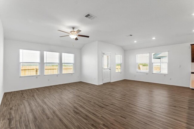 Building Photo - 425 Escondido Cir