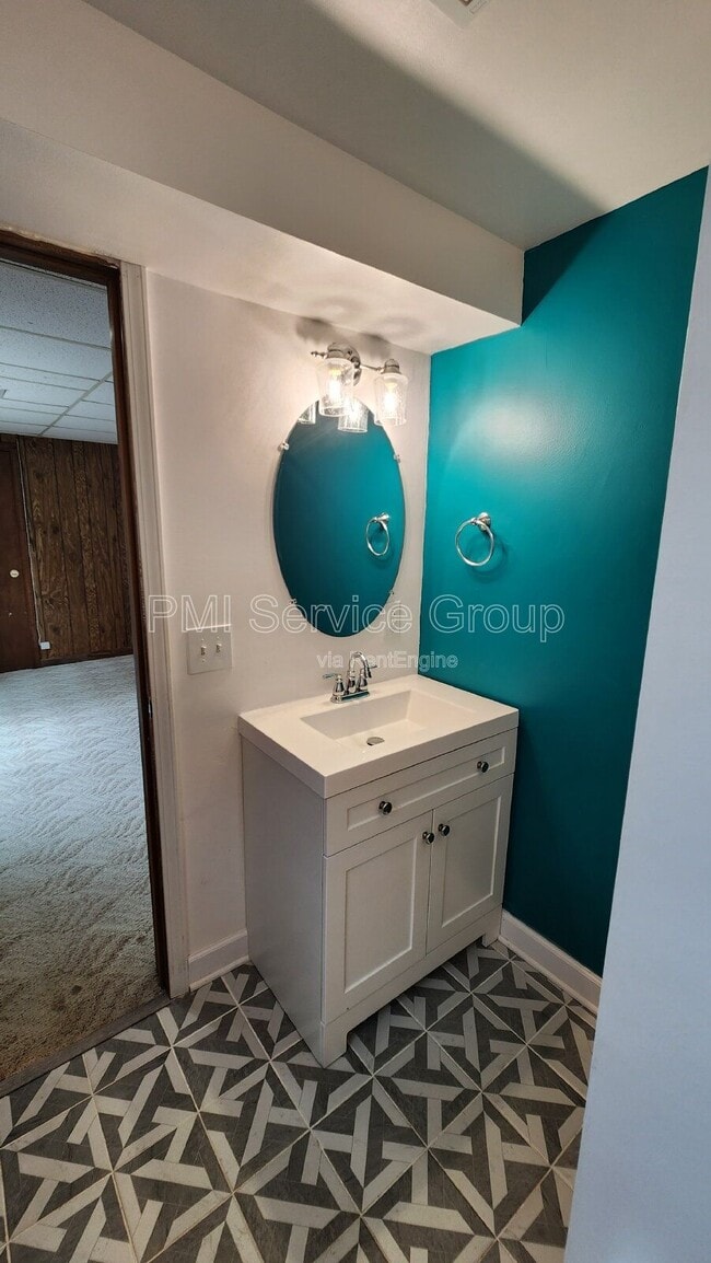 Building Photo - 410 Monroe St