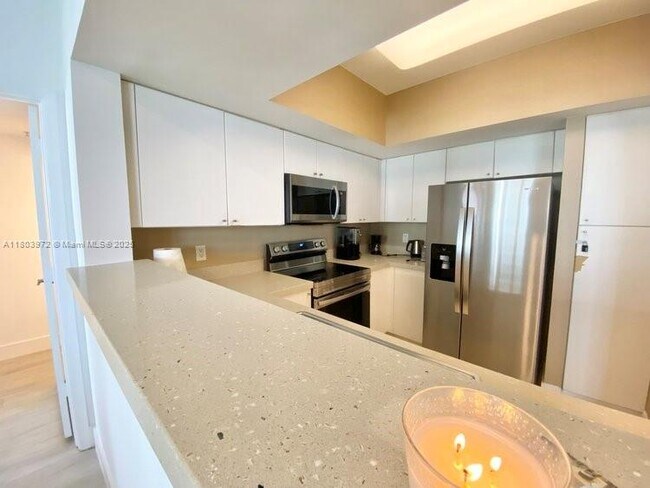 Building Photo - 17375 Collins Ave