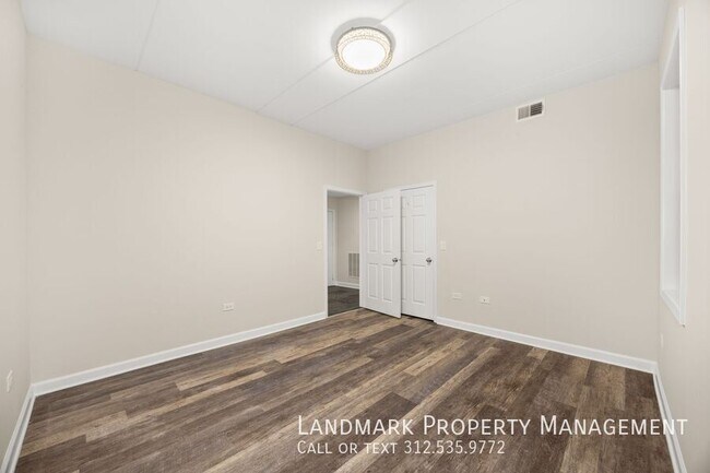 Building Photo - 2622 W Diversey Ave