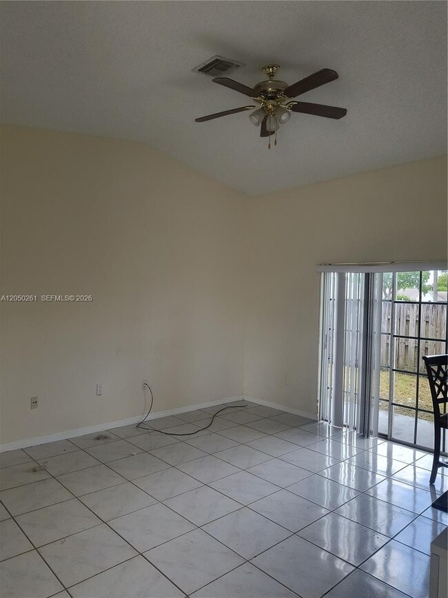 Building Photo - 21250 NE 9th Ct