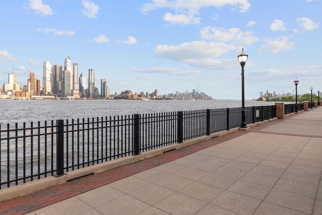 Building Photo - 38 Oxford Landing