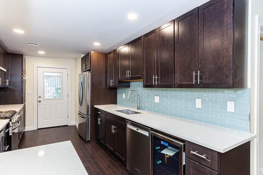 Building Photo - 28 Albion St