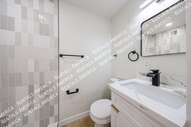 Building Photo - 2047 E Virginia Ave