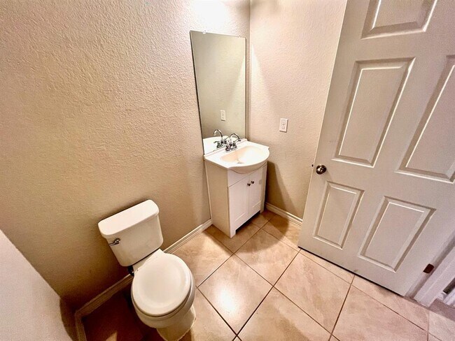 Building Photo - 5717 Lehman Way