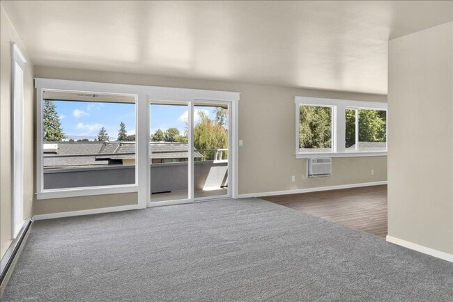 Building Photo - 561 Elm Way