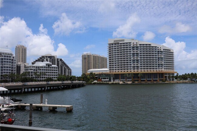 Building Photo - 801 Brickell Bay Dr