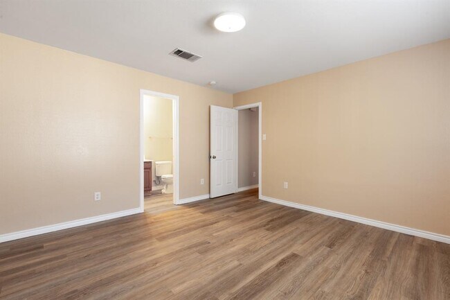 Building Photo - 1328 Water Spaniel Way