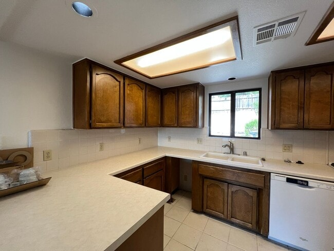 Building Photo - 4617 San Anselmo Rd