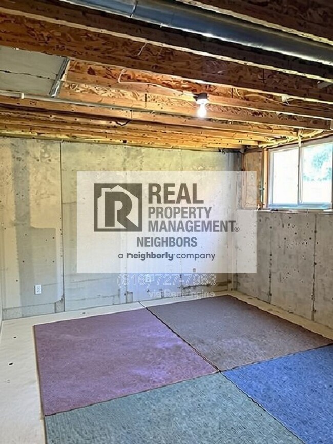 Building Photo - 1636 Northbend Dr NE