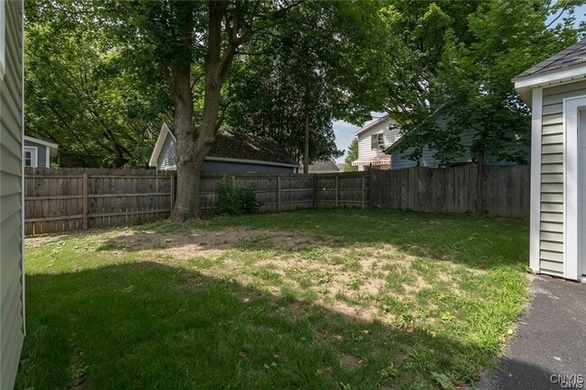 Building Photo - 137 St Mary St