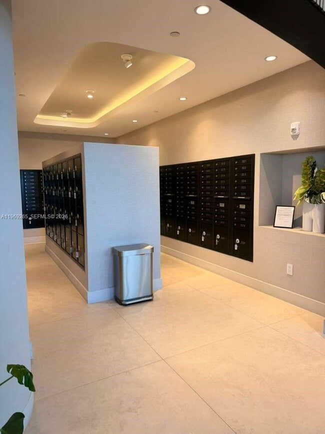 Building Photo - 700 NE 24th St