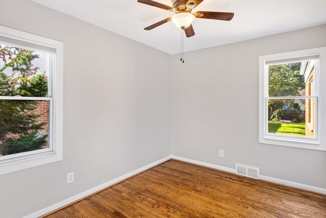 Building Photo - 2087 Allard Ave